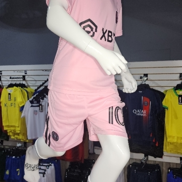 Messi Soccer Kit - Picture 3 of 3